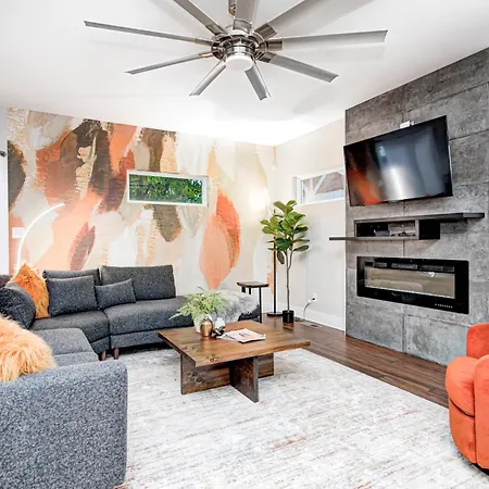 Indy Social Stay - Sleeps16 - Fountain Square - Group Getaway